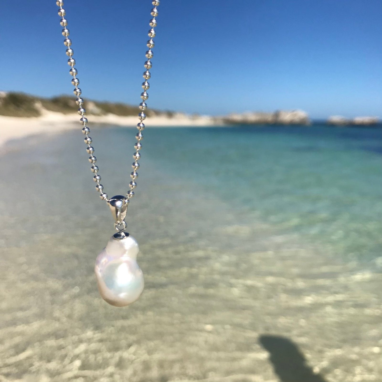 Baroque pearl pendant