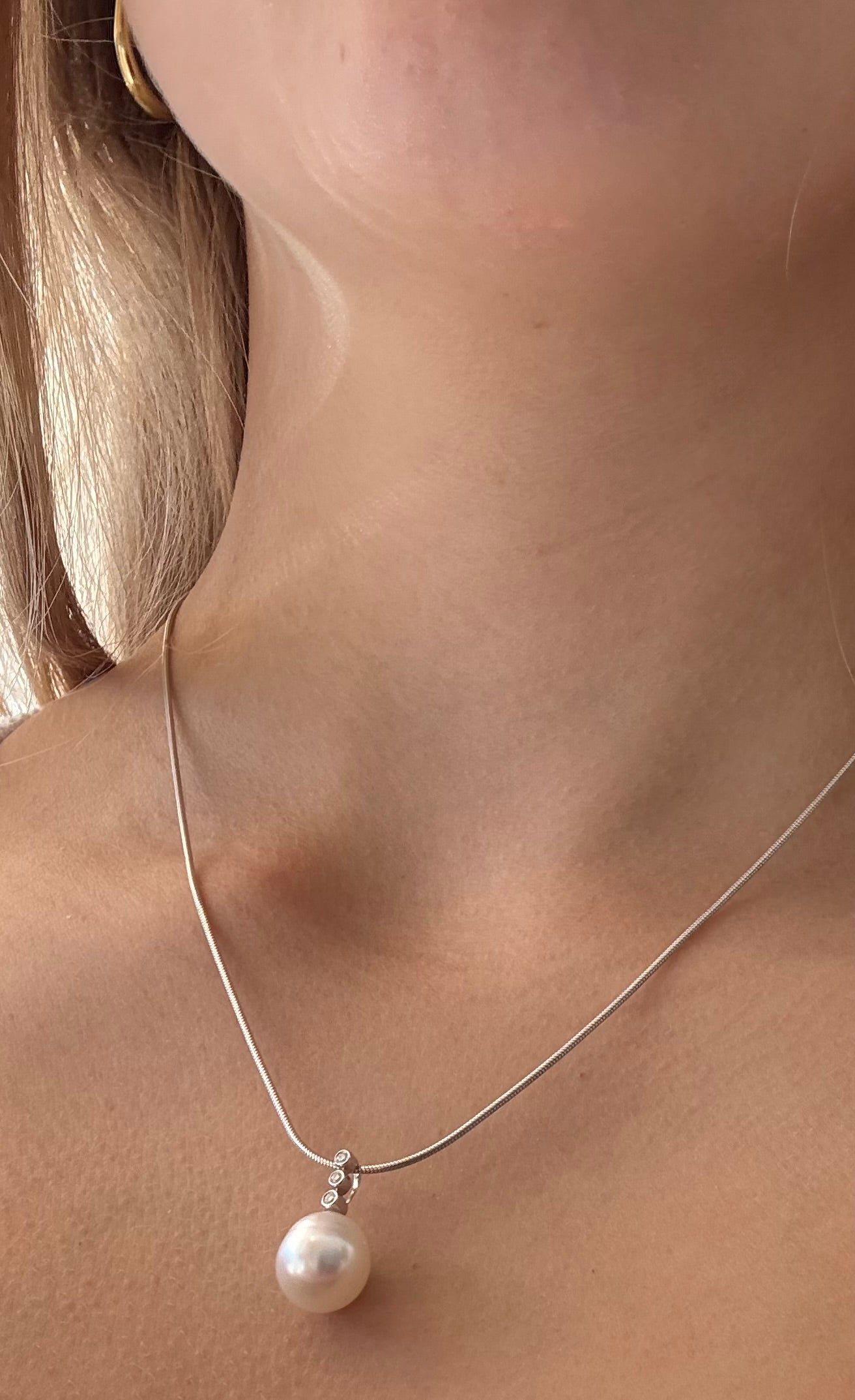 Australian pearl diamond pendant in white gold with genuine pearl and diamond detailing