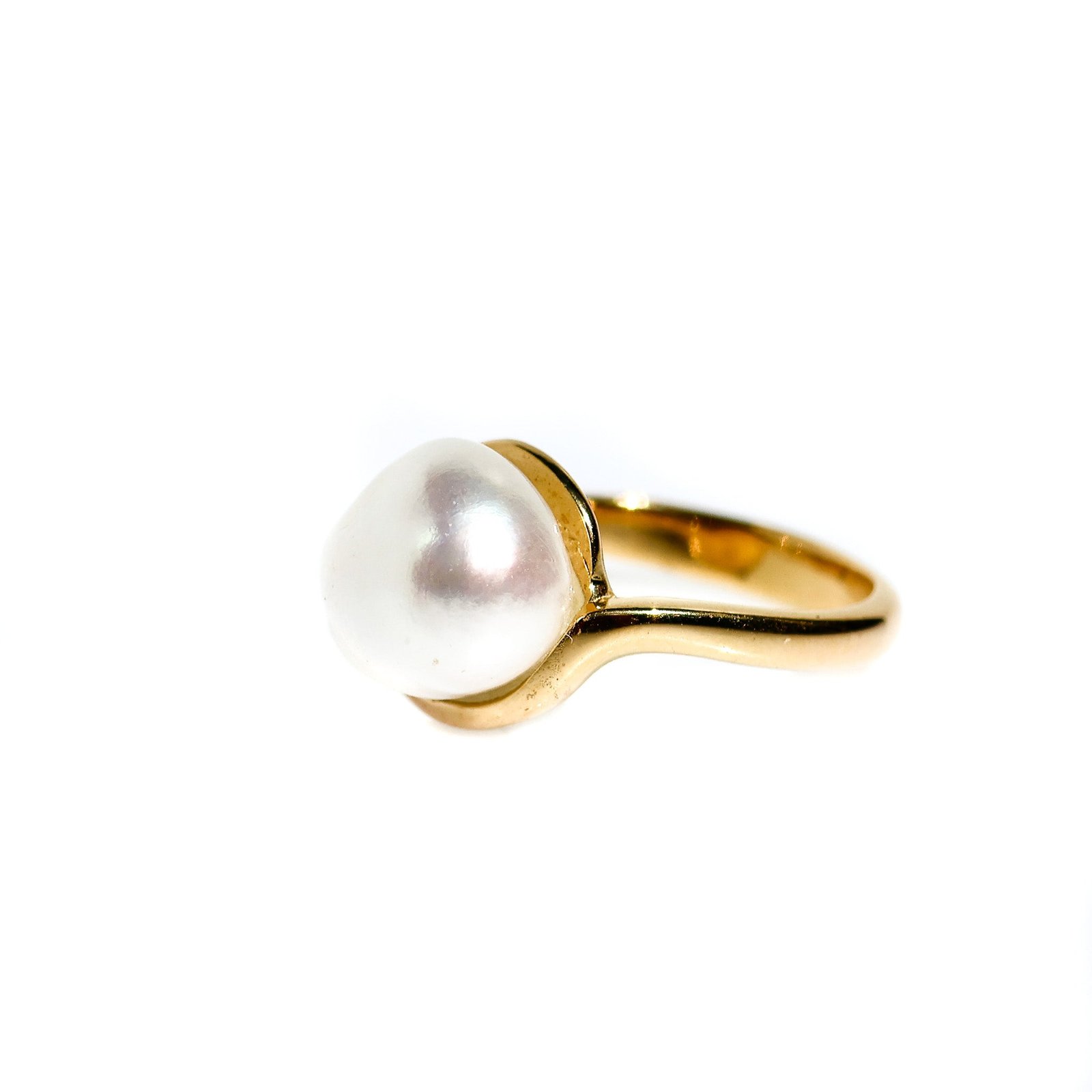 Keshi Embrace Pearl Ring Gold crafted in gold vermeil over 925 sterling silver with genuine keshi pearl